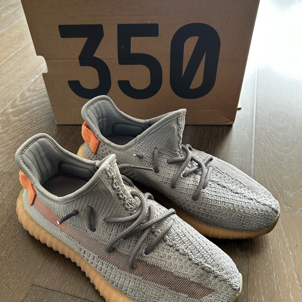 adidas Yeezy Boost 350 V2 - Picture 4 of 7